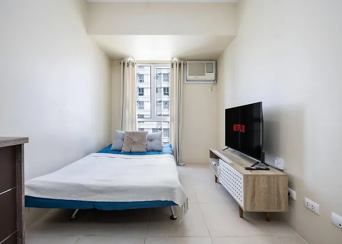 Furnished 2-bedroom In Avida Towers Riala, It Park With Fast Wifi, Netflix, Pool And Apartment