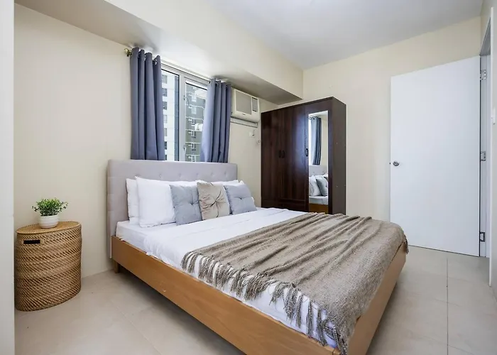 Apartment Furnished 2-bedroom In Avida Towers Riala, It Park With Fast Wifi, Netflix, Pool And Cebu