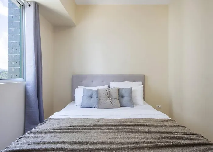 Furnished 2-bedroom In Avida Towers Riala, It Park With Fast Wifi, Netflix, Pool And Apartment Cebu