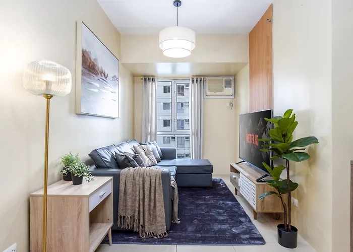 Apartment Furnished 2-bedroom In Avida Towers Riala, It Park With Fast Wifi, Netflix, Pool And Cebu