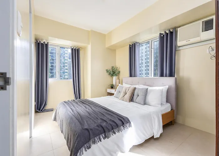 Apartment Furnished 2-bedroom In Avida Towers Riala, It Park With Fast Wifi, Netflix, Pool And Cebu