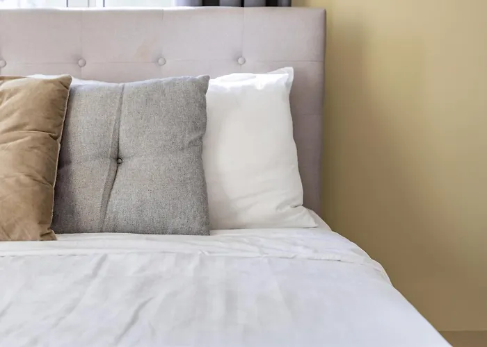 Furnished 2-bedroom In Avida Towers Riala, It Park With Fast Wifi, Netflix, Pool And