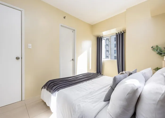Furnished 2-bedroom In Avida Towers Riala, It Park With Fast Wifi, Netflix, Pool And Apartment