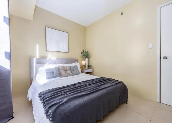 Furnished 2-bedroom In Avida Towers Riala, It Park With Fast Wifi, Netflix, Pool And Apartment *