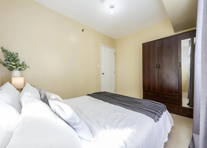 Furnished 2-bedroom In Avida Towers Riala, It Park With Fast Wifi, Netflix, Pool And